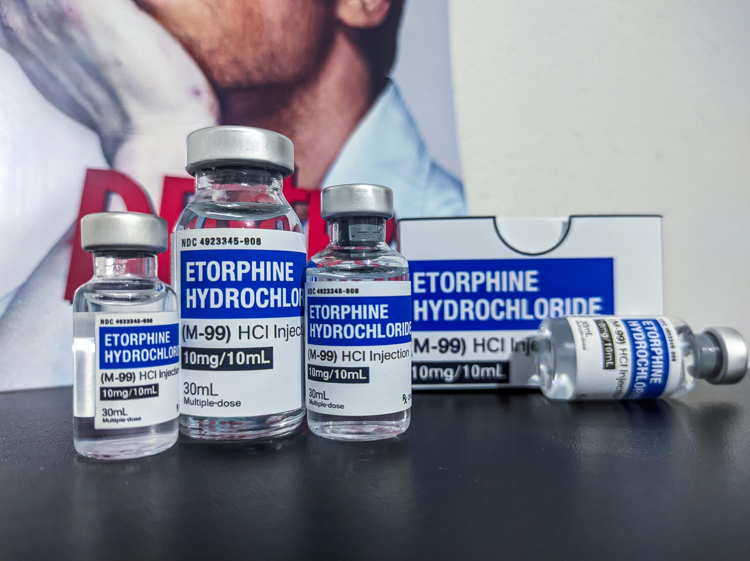 Etorphinhydrochlorid M99 10 mg/ml online erhältlich rezeptfrei.ist definiert als ein hochpotentes Morphinderivat, das als Atemdepressivum wirkt.