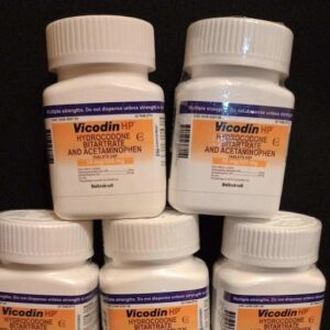 Hydrocodon 10–325 mg Tabletten online rezeptfrei erhältlich. Es wird bei starken, nicht anderweitig behandelbaren Schmerzen eingesetzt.